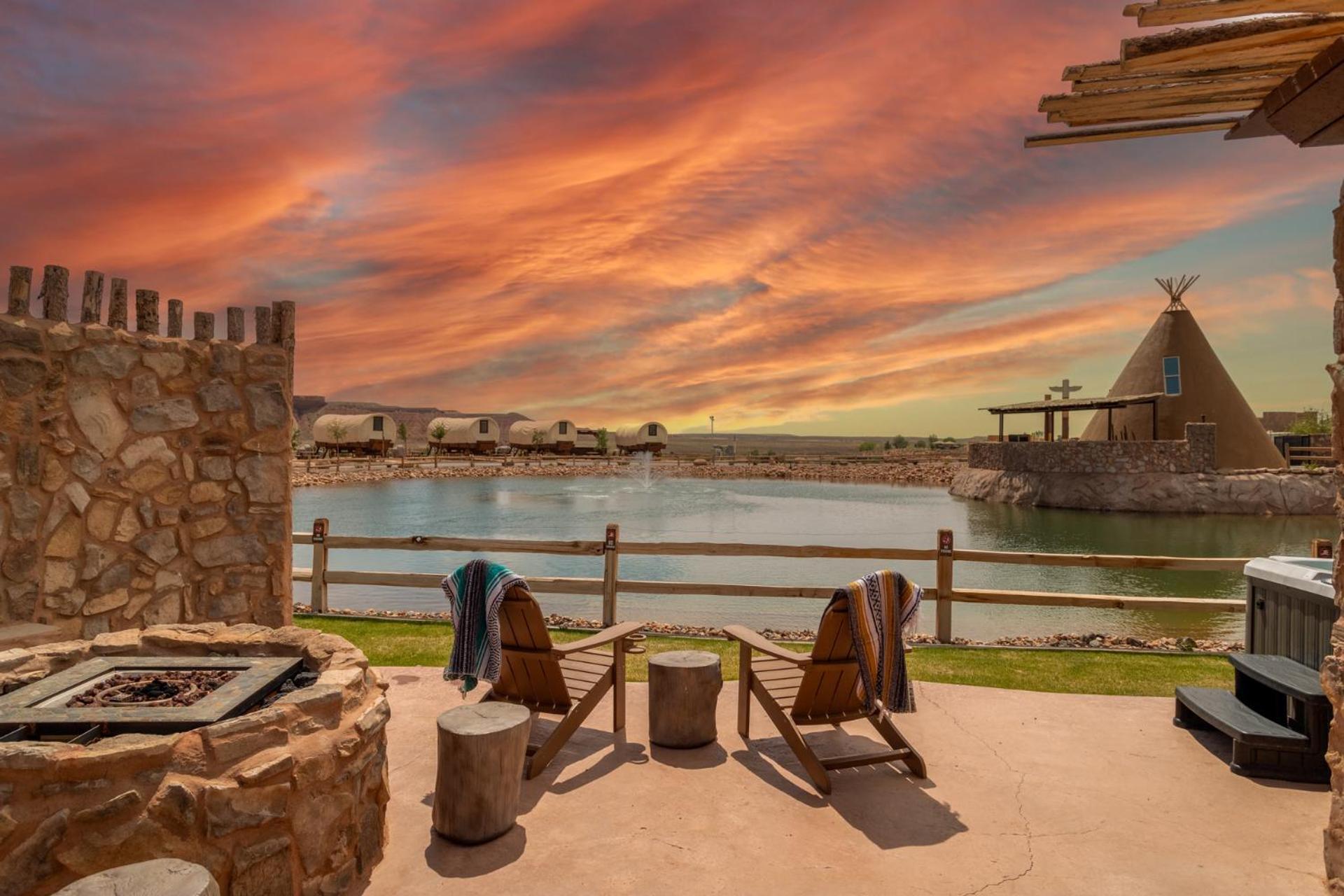 Zion White Bison Glamping & Rv Resort Virgin Exterior photo